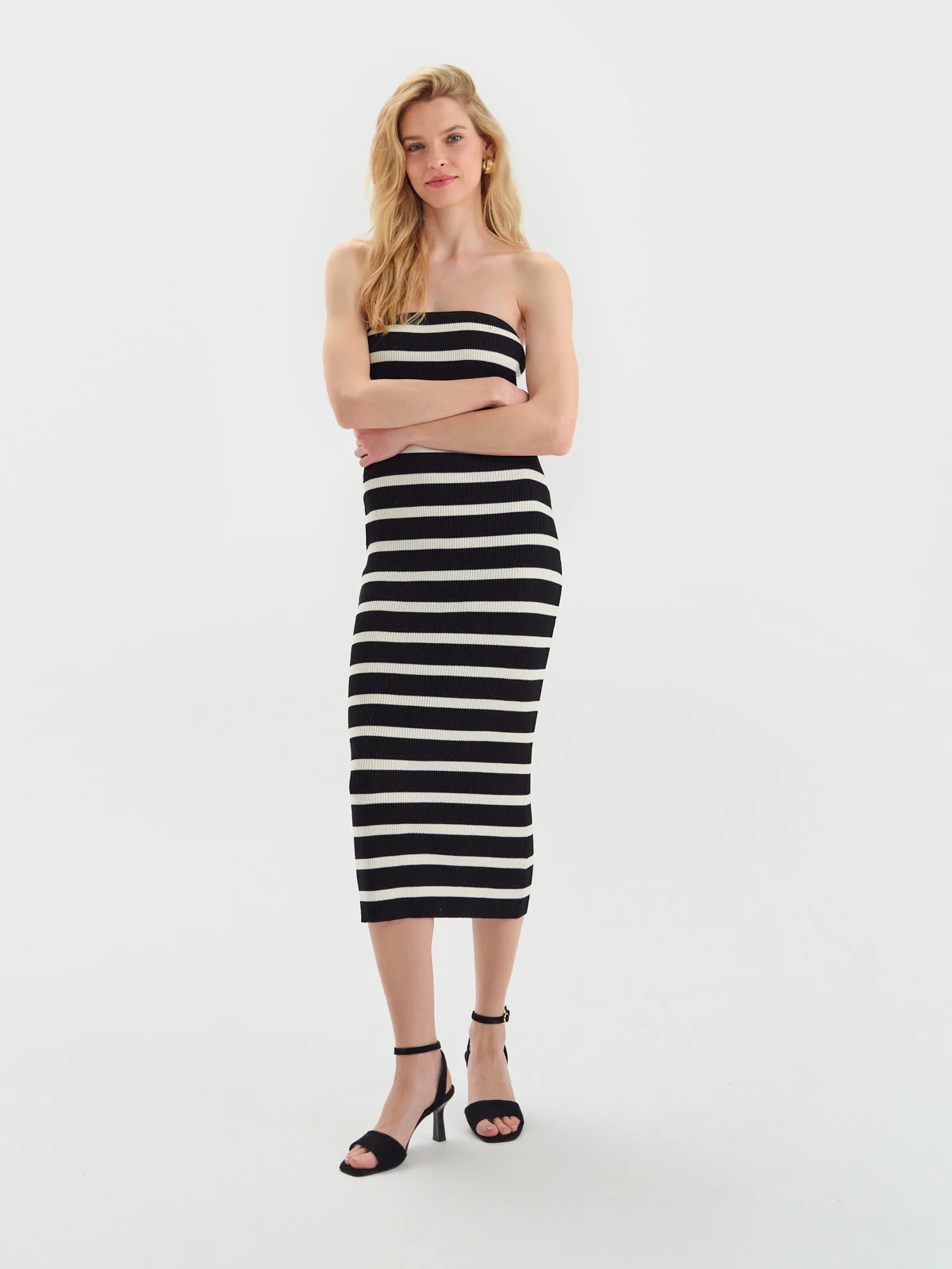 Czarne sandały na lakierowanej szpilce