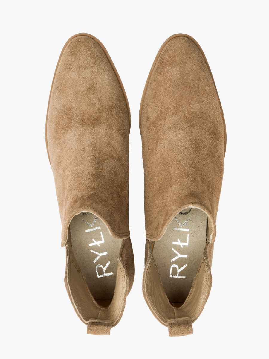 Beżowe botki na niskim obcasie