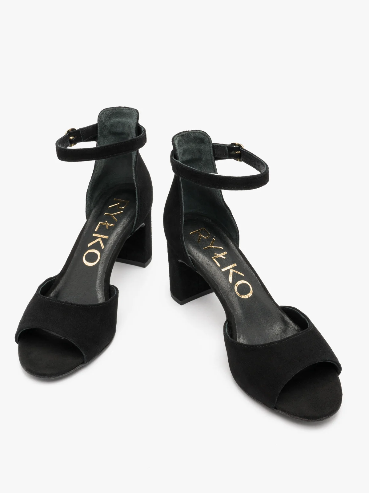 Klasyczne, czarne sandały na obcasie