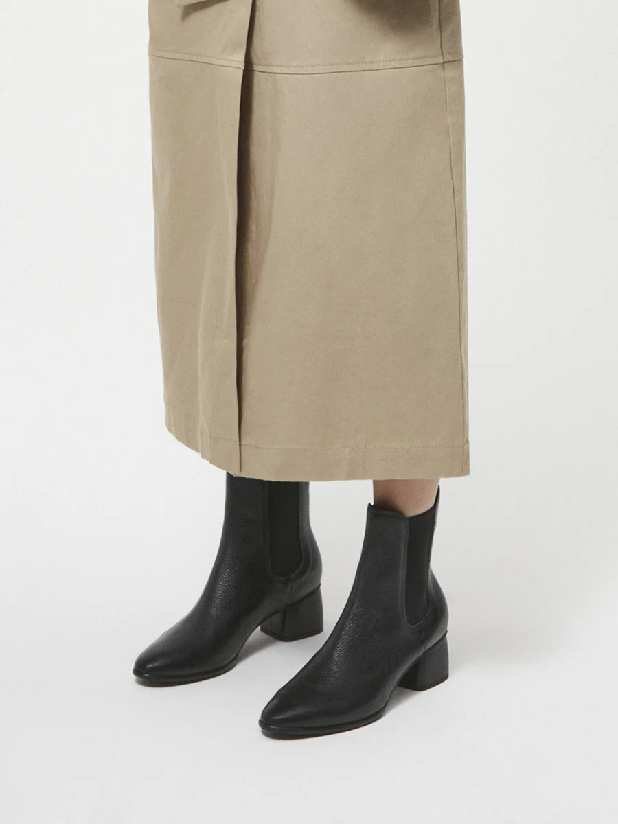 Czarne botki na niskim obcasie