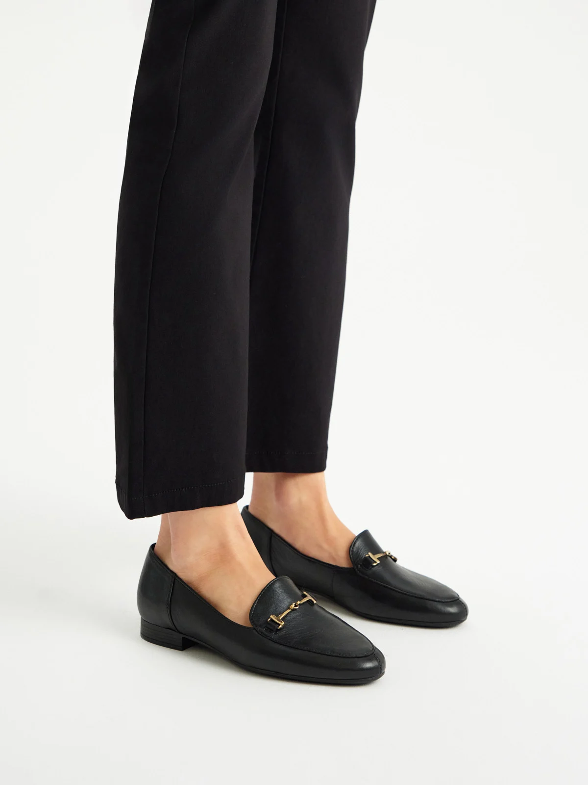 Czarne mokasyny na płaskiej podeszwie