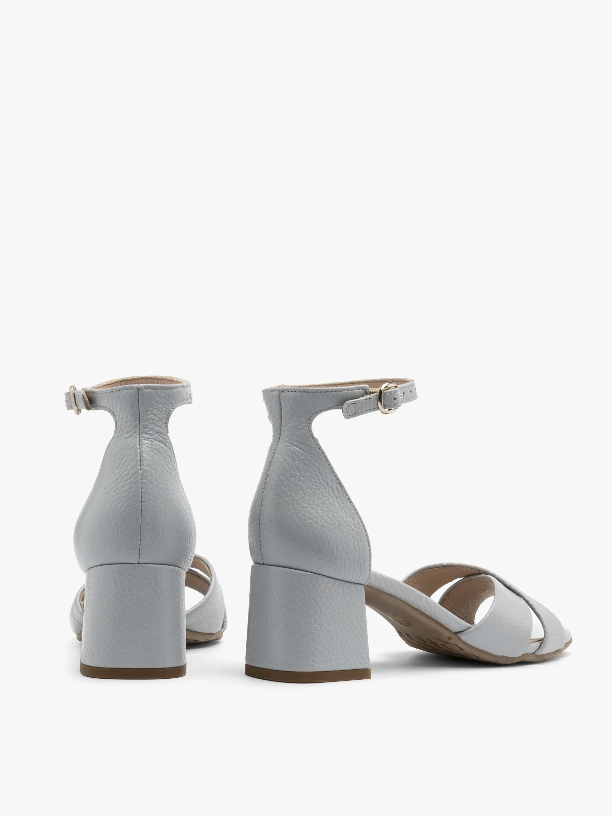 Błękitne sandały na obcasie