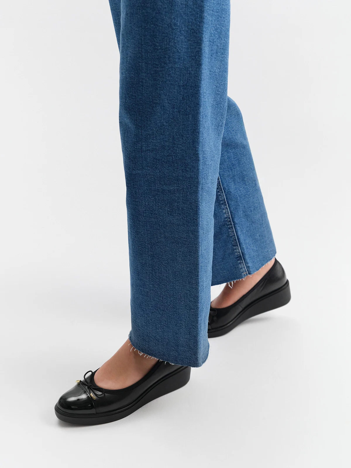 Czarne czółenka na niskiej platformie