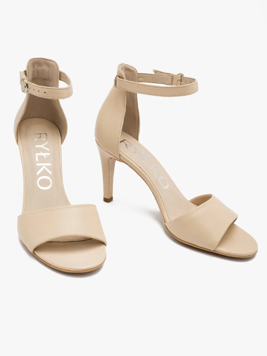 Beżowe sandały na szpilce