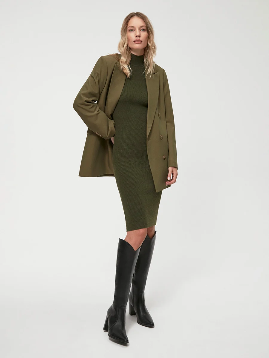 Czarne kozaki z ozdobną cholewką