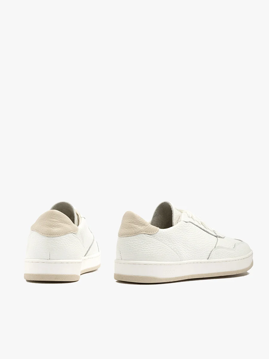 Białe półbuty sportowe z beżową wstawką na pięcie