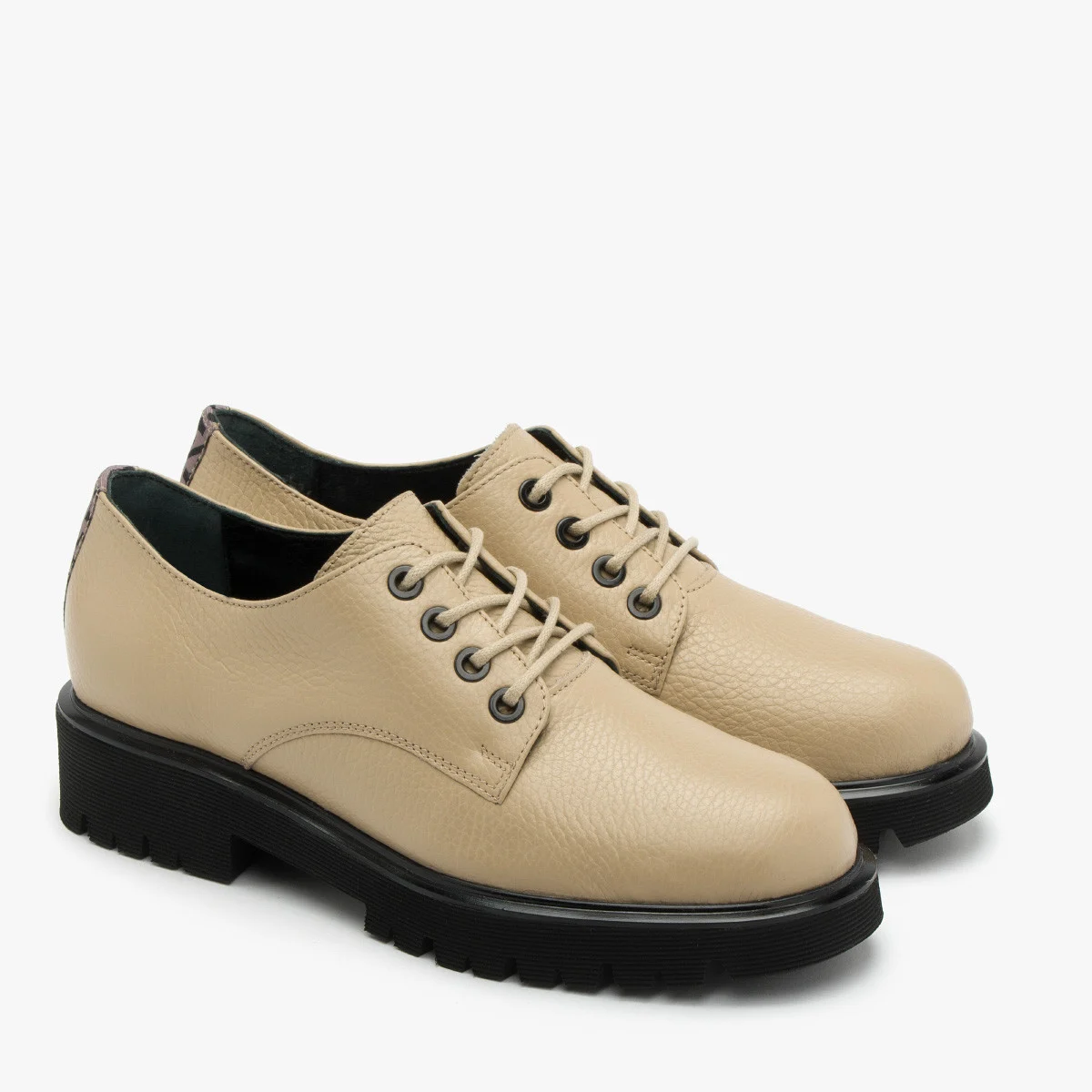 Beżowe półbuty z okrągłym noskiem