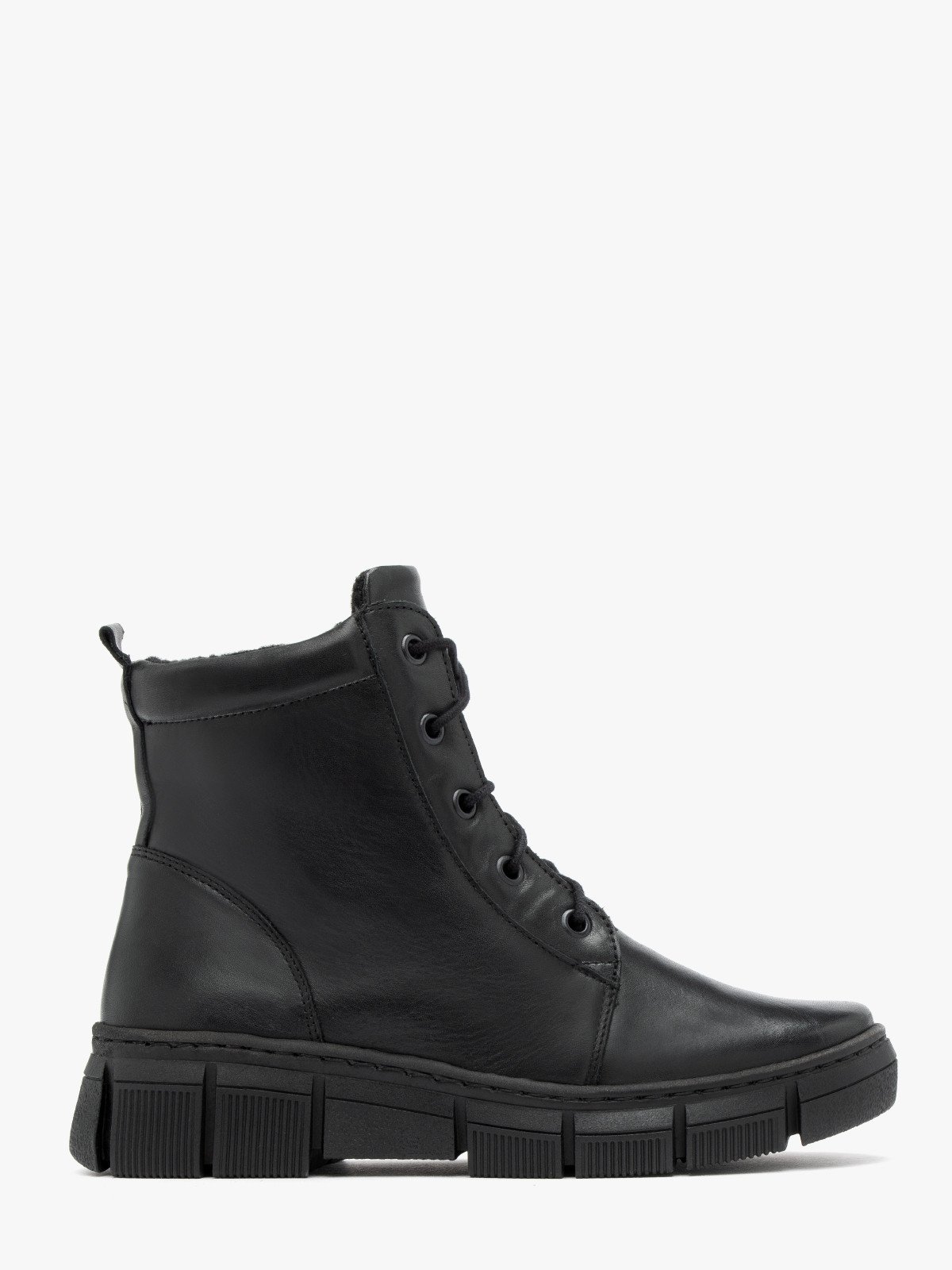 Czarne trzewiki damskie ocieplane kożuchem naturalnym