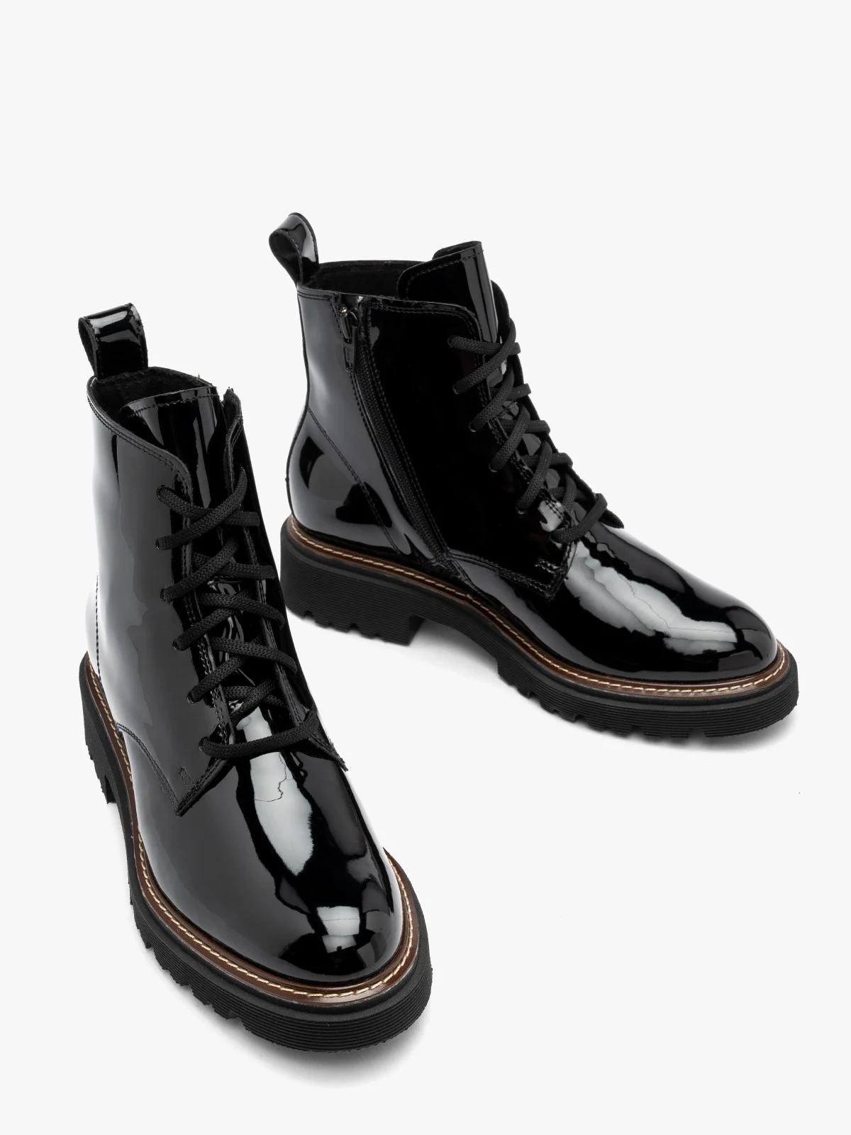 Lakierowane trzewiki damskie na traktorowym spodzie