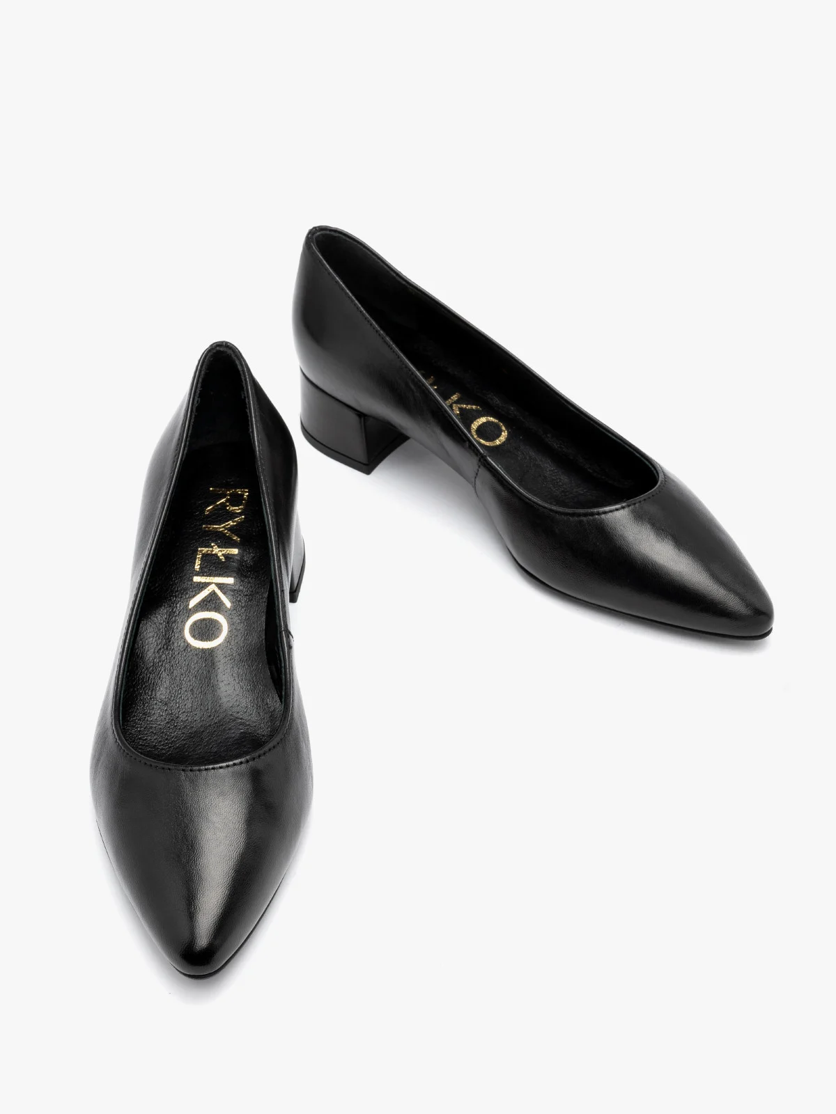 Czarne czółenka na niskim obcasie