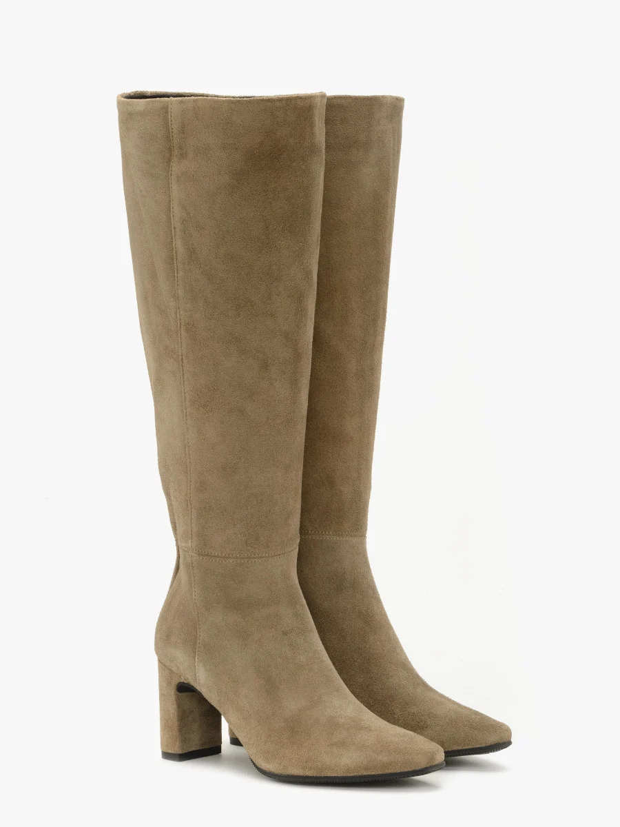 Piaskowe kozaki z szeroką cholewką