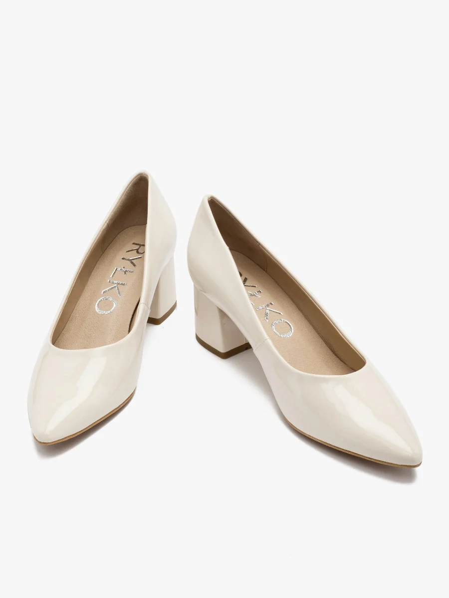 Kremowe czółenka na masywnym obcasie