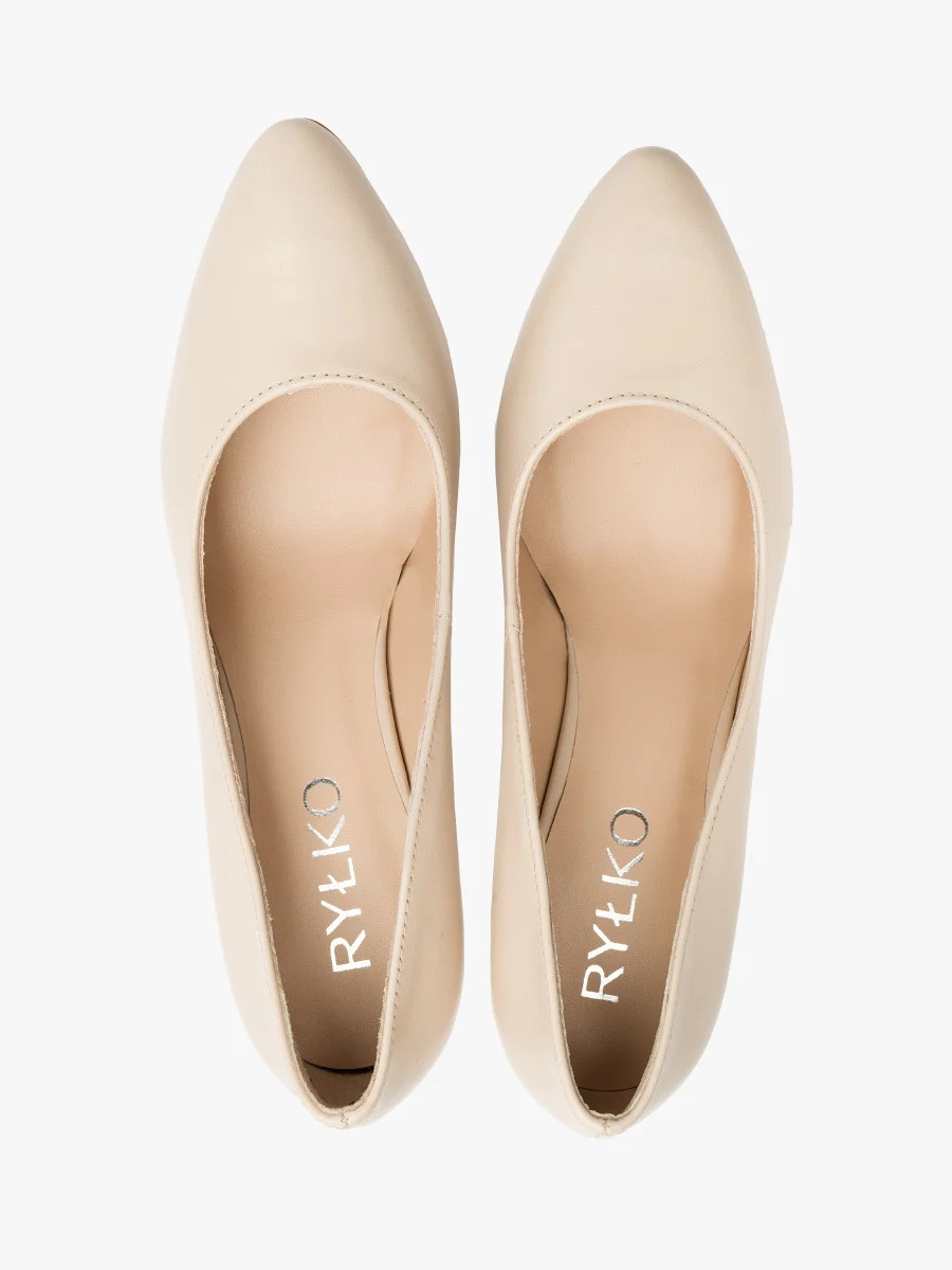 Beżowe czółenka na lakierowanej szpilce