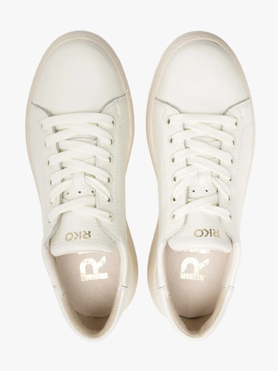 Białe półbuty sportowe na kremowym spodzie