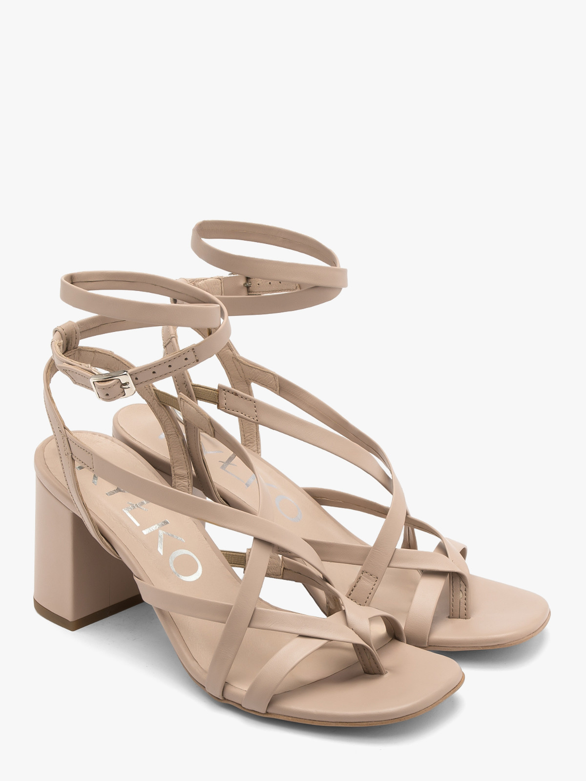 Beżowe japonki na obcasie