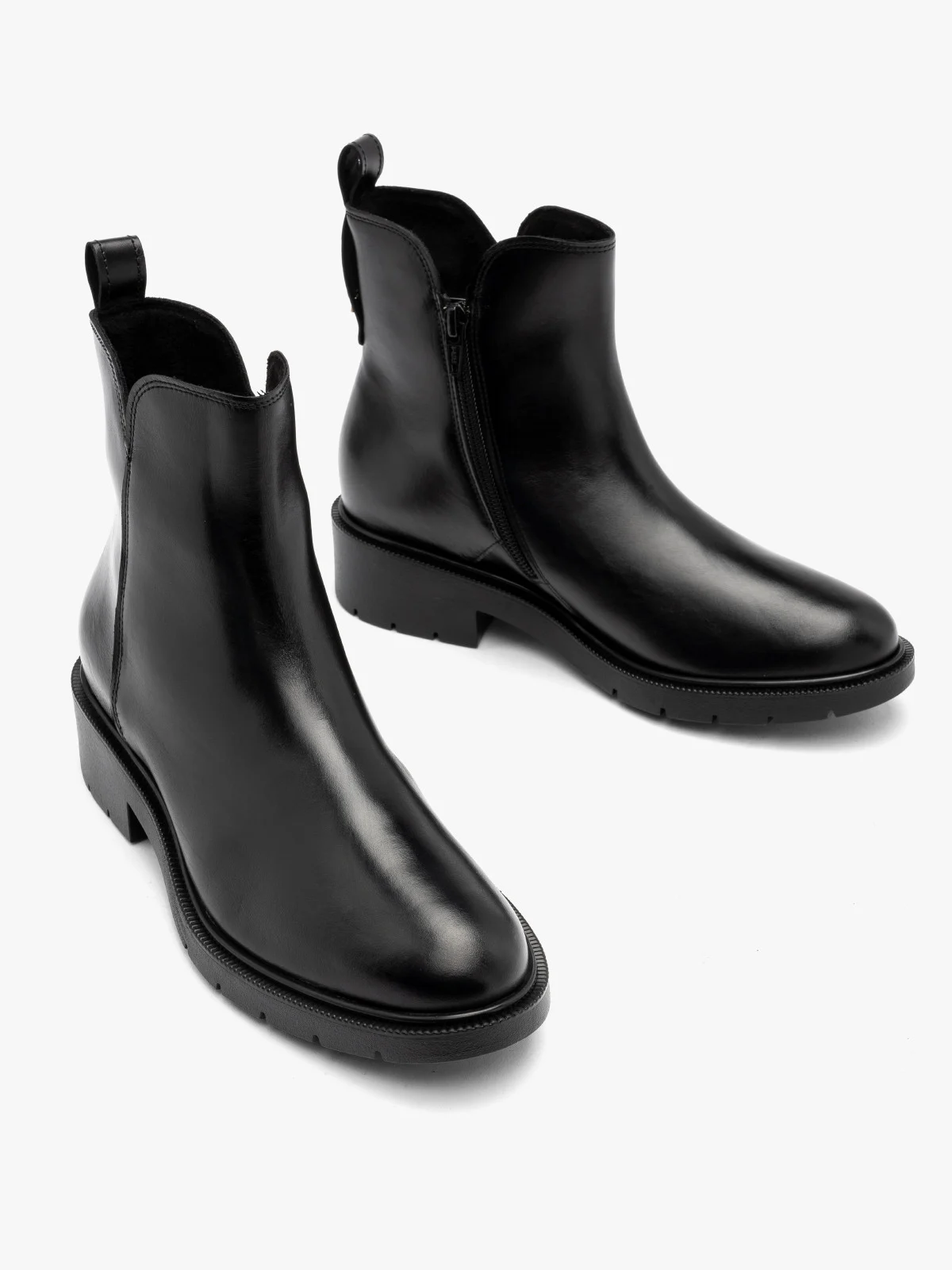 Czarne botki damskie na płaskiej podeszwie