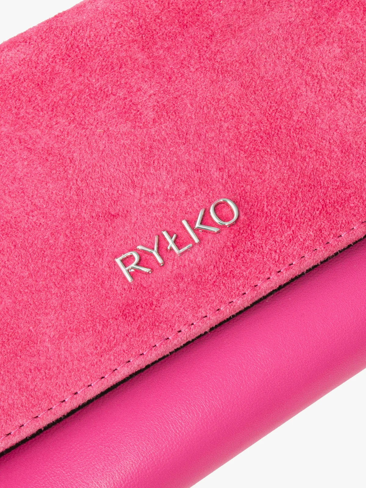 Mała torebka damska w kolorze fuksji