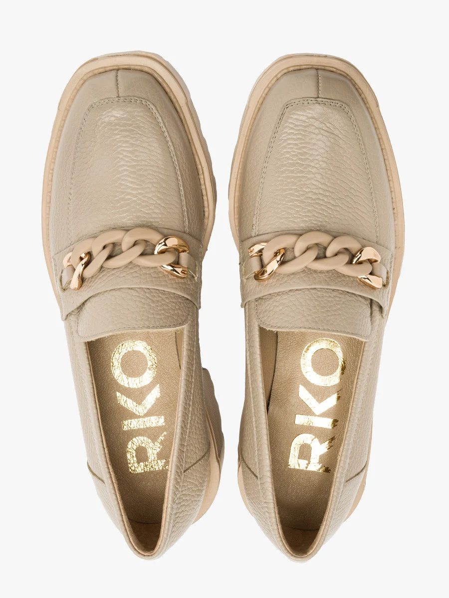 Beżowe mokasyny ze złoto-beżową ozdobą