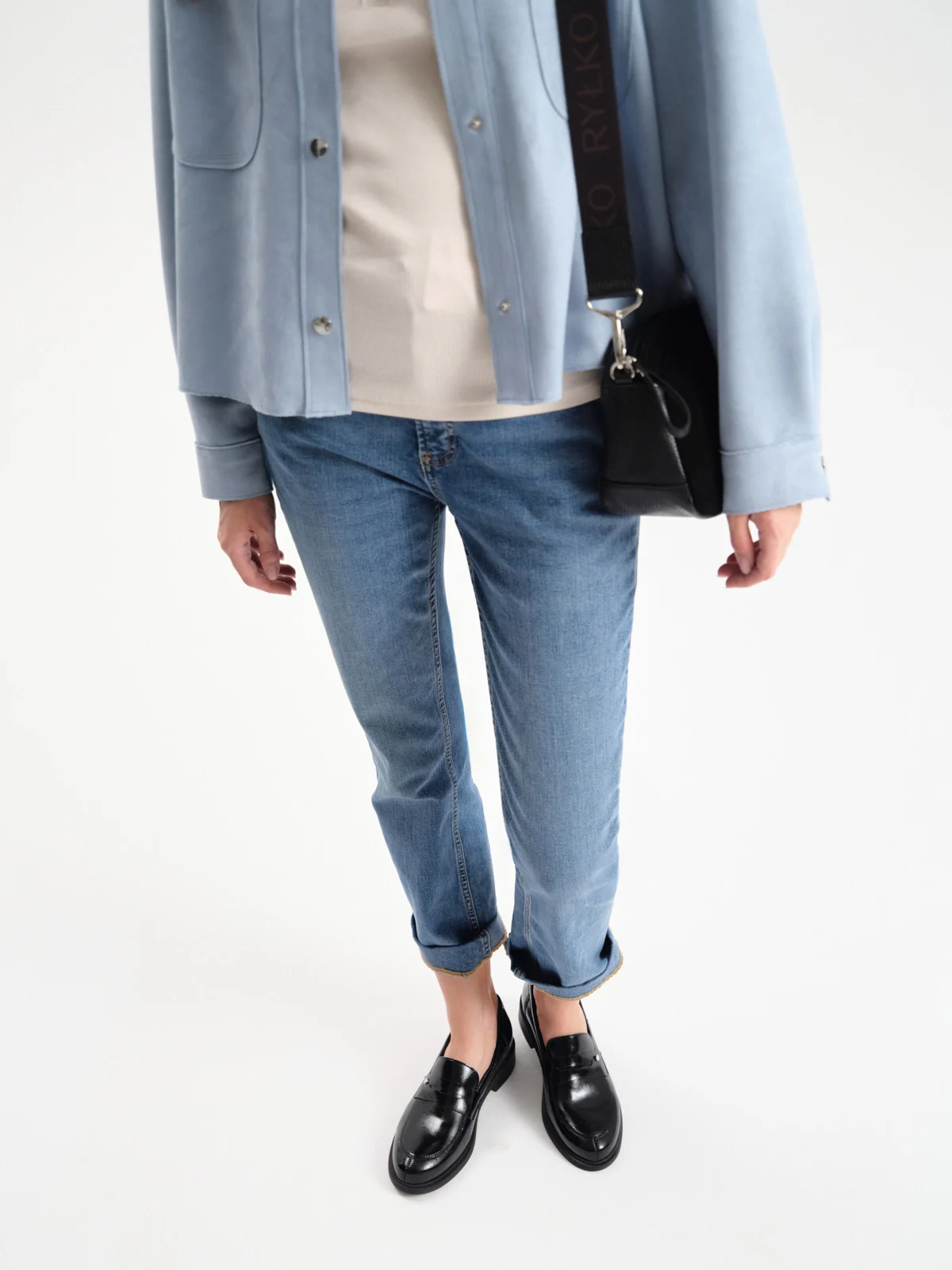 Czarne, lakierowane mokasyny z okrągłym noskiem