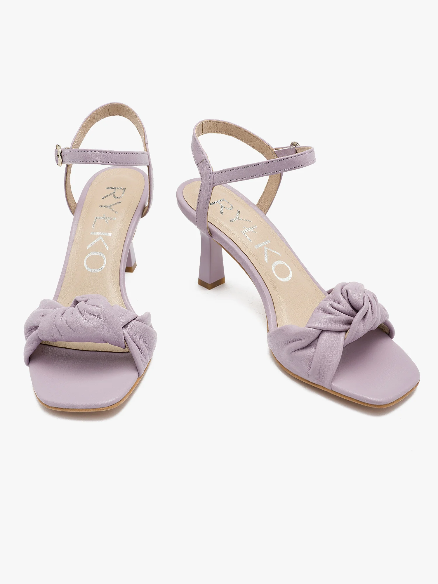 Liliowe sandały na szpilce z ozdobną cholewką