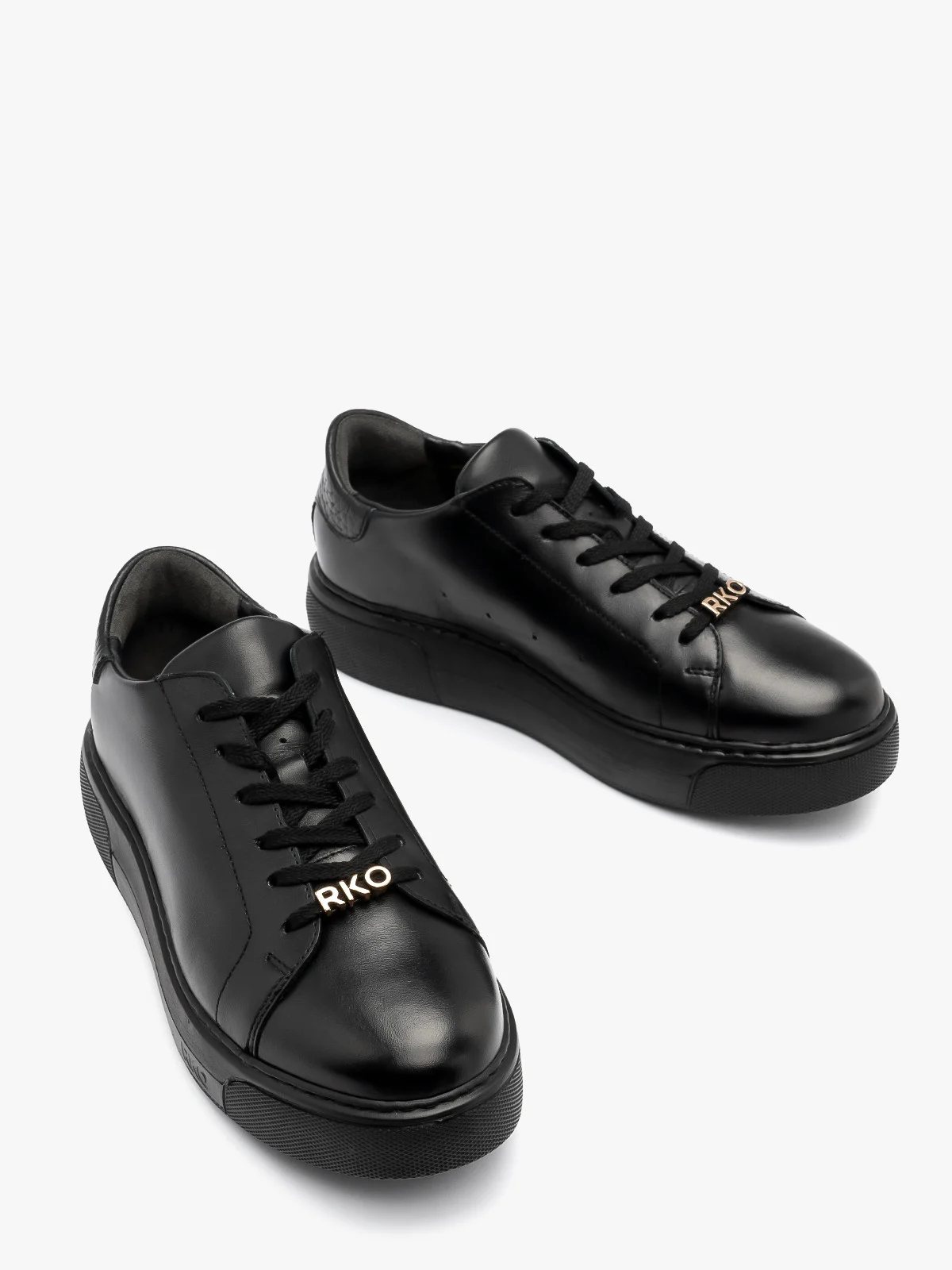 Czarne sportowe półbuty na lekkim spodzie