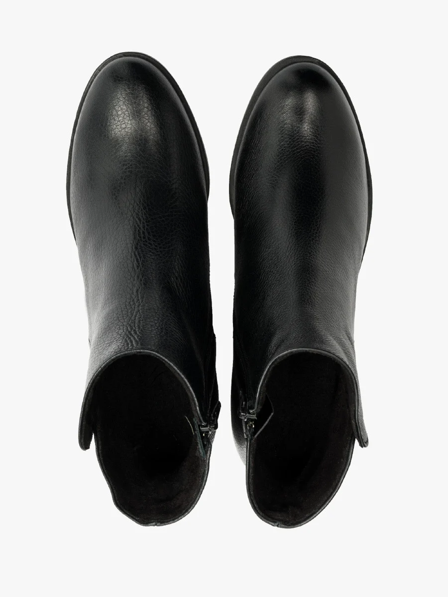 Czarne botki na obcasie