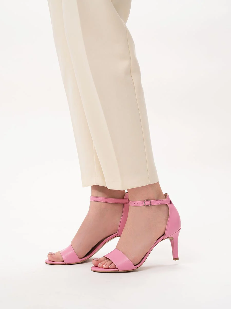 Różowe sandały na szpilce