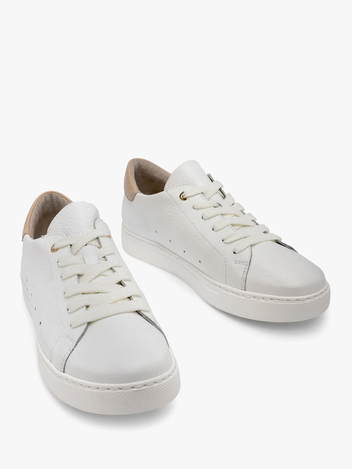 Białe półbuty sportowe z beżową wstawką na pięcie