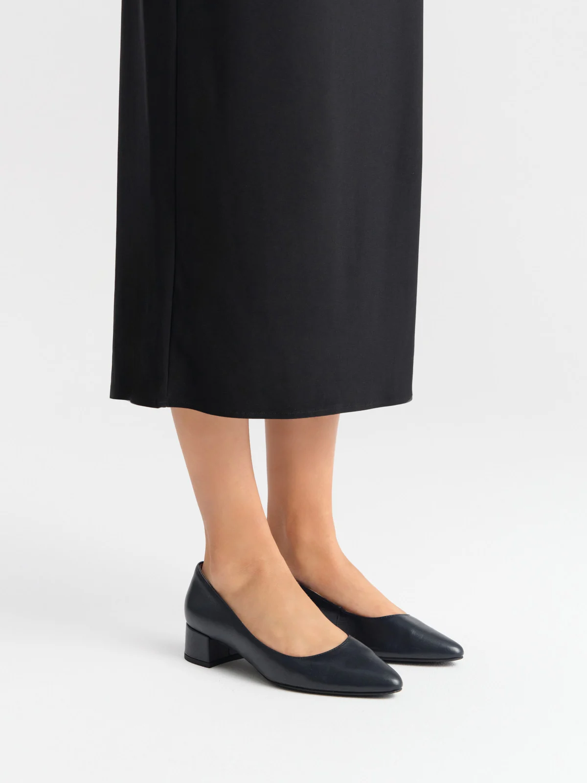 Granatowe czółenka na niskim obcasie