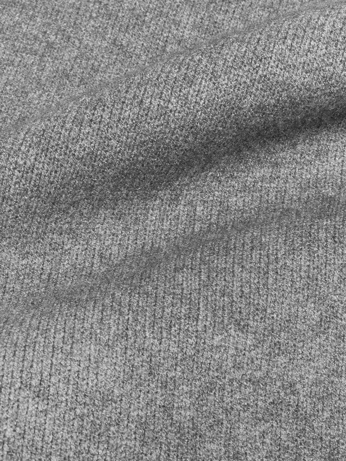 Czapka i szalik wykonane z elastycznej tkaniny z domieszką wełny w kolorze szarym