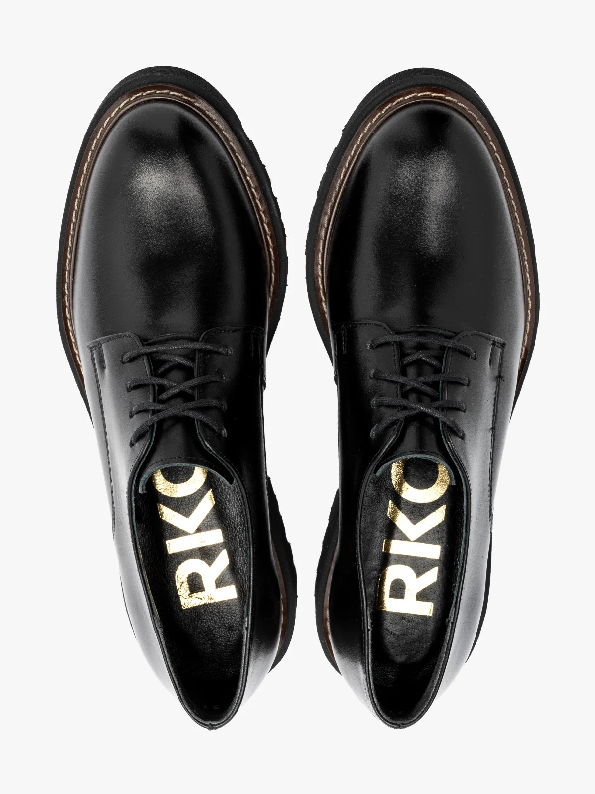 Czarne półbuty damskie na dekoracyjnym spodzie