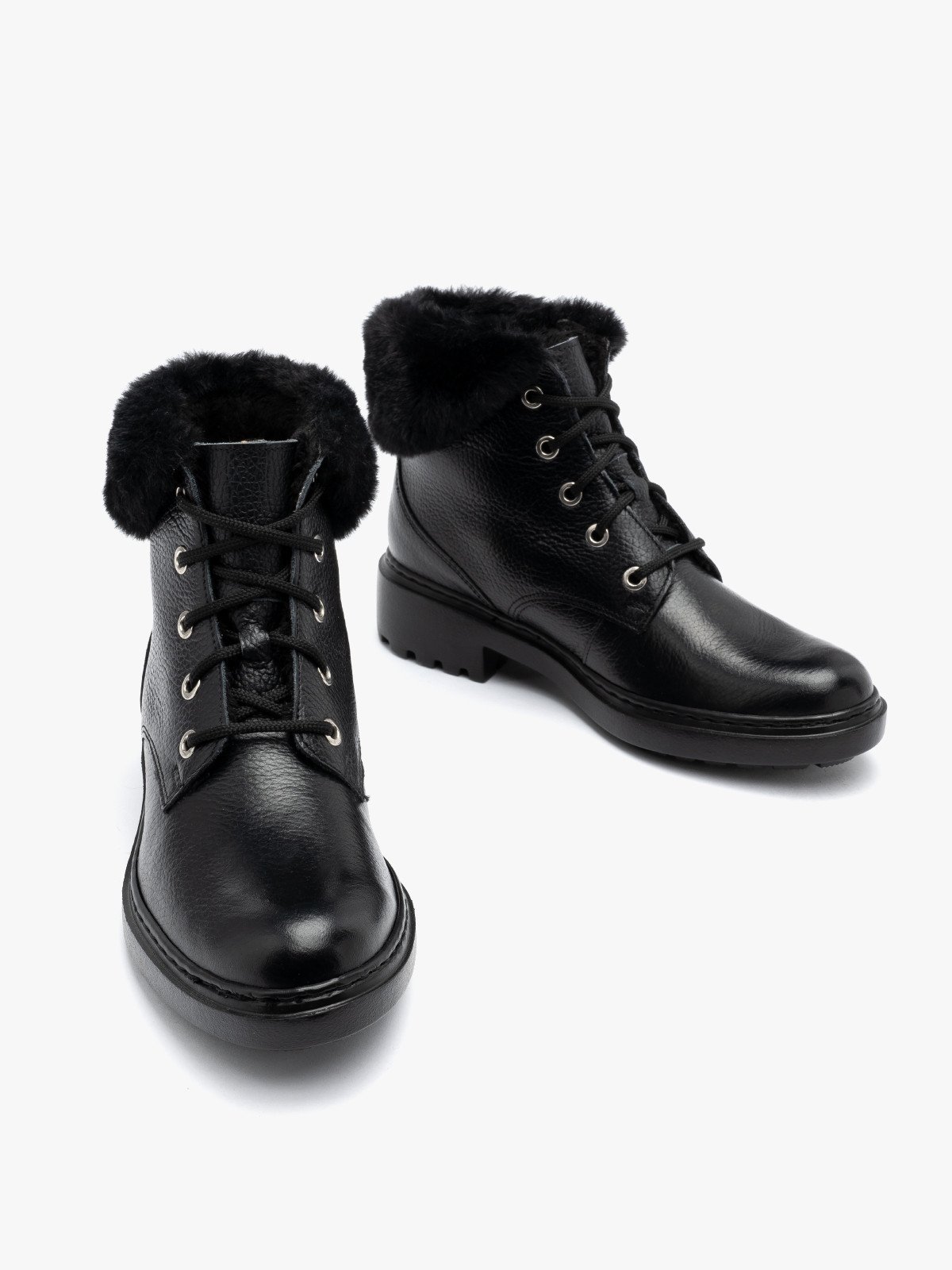 Czarne trzewiki damskie z futrem