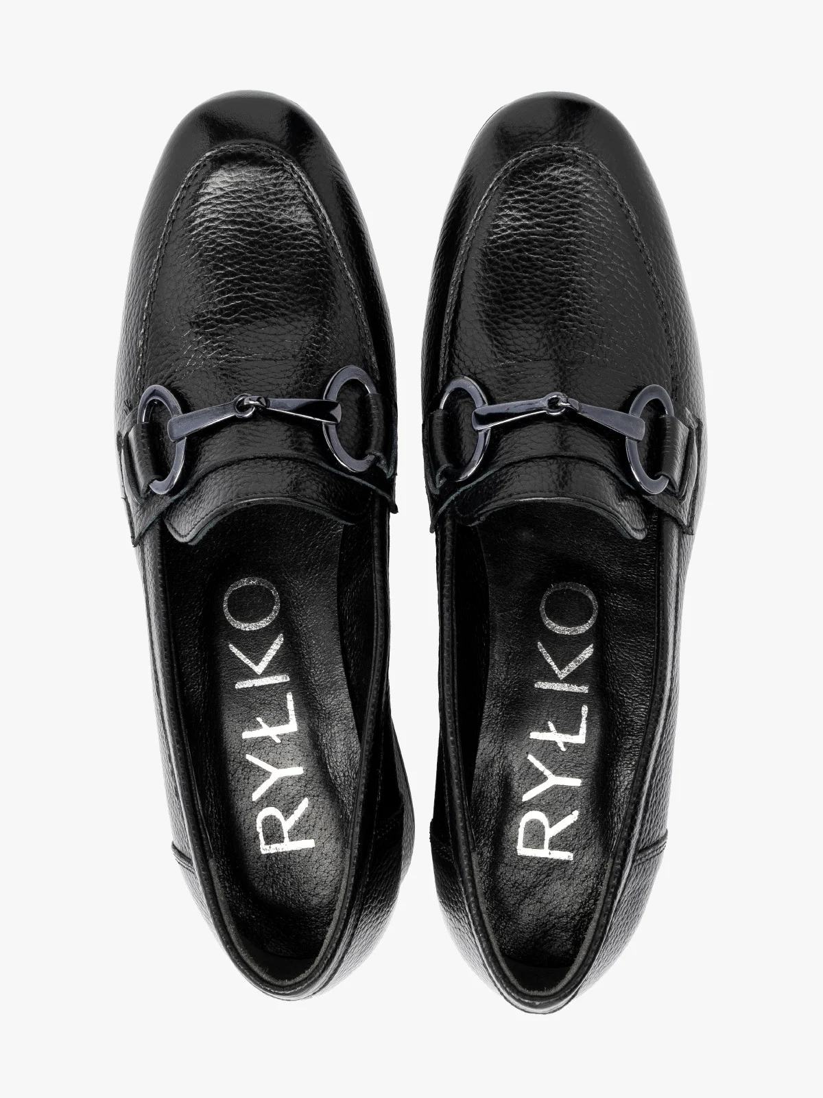 Czarne mokasyny na niskim obcasie