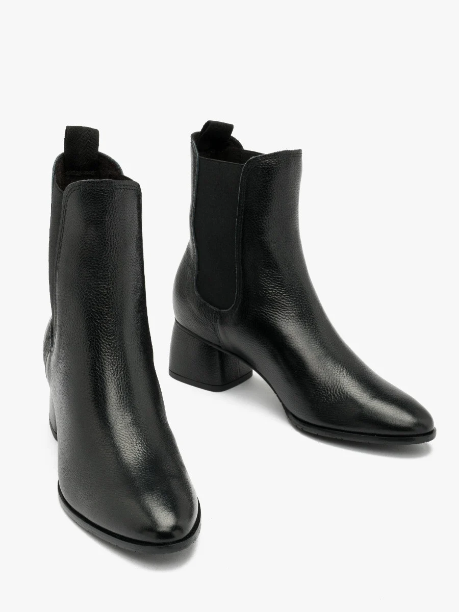 Czarne botki na niskim obcasie