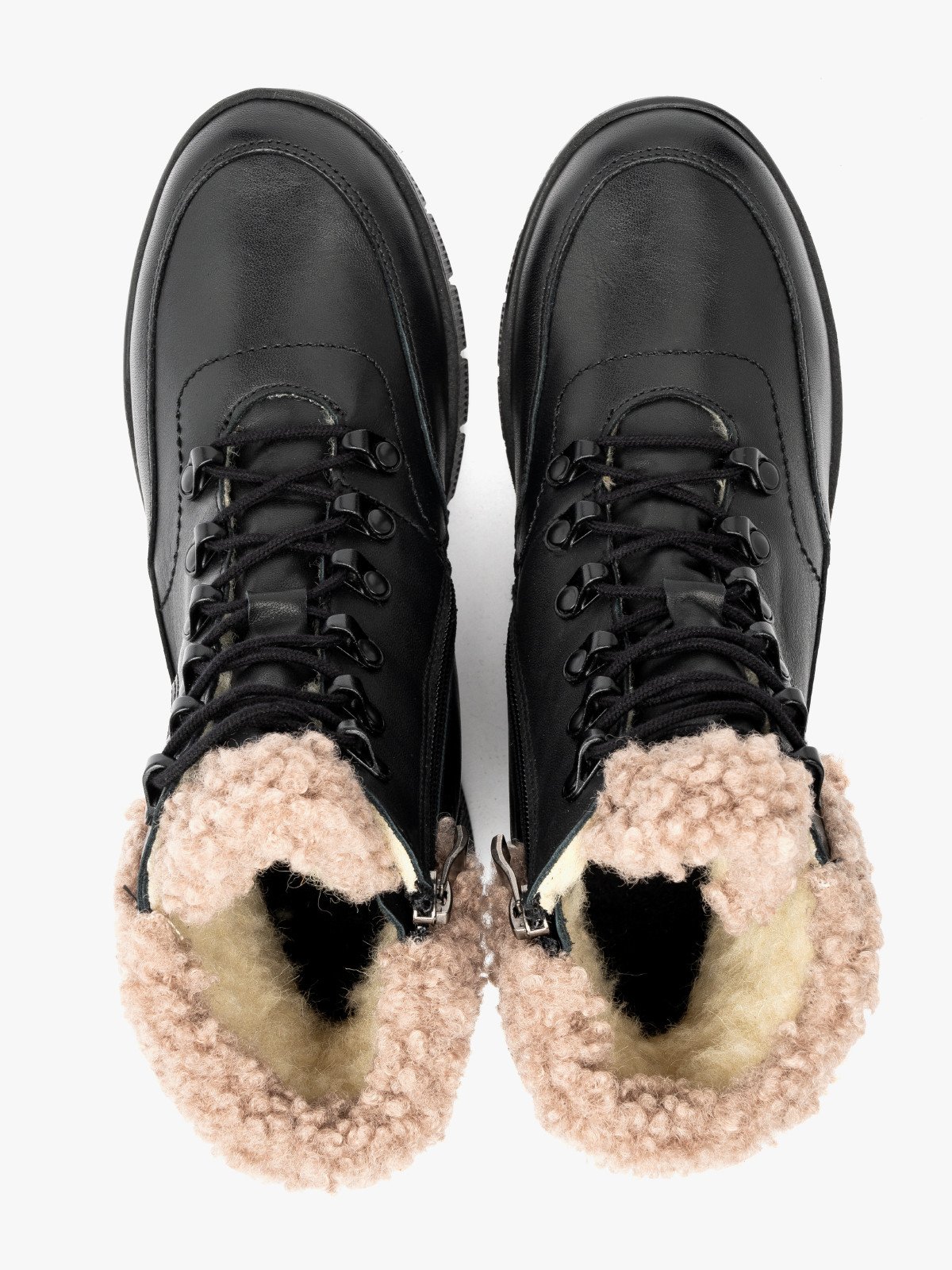 Czarne trzewiki damskie ocieplane kożuchem naturalnym