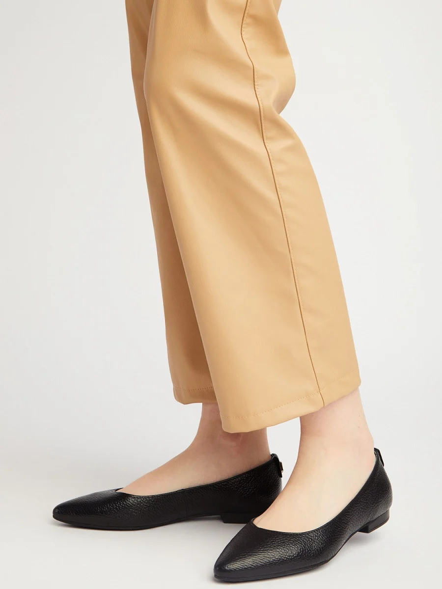 Czarne baleriny z ozdobą na pięcie