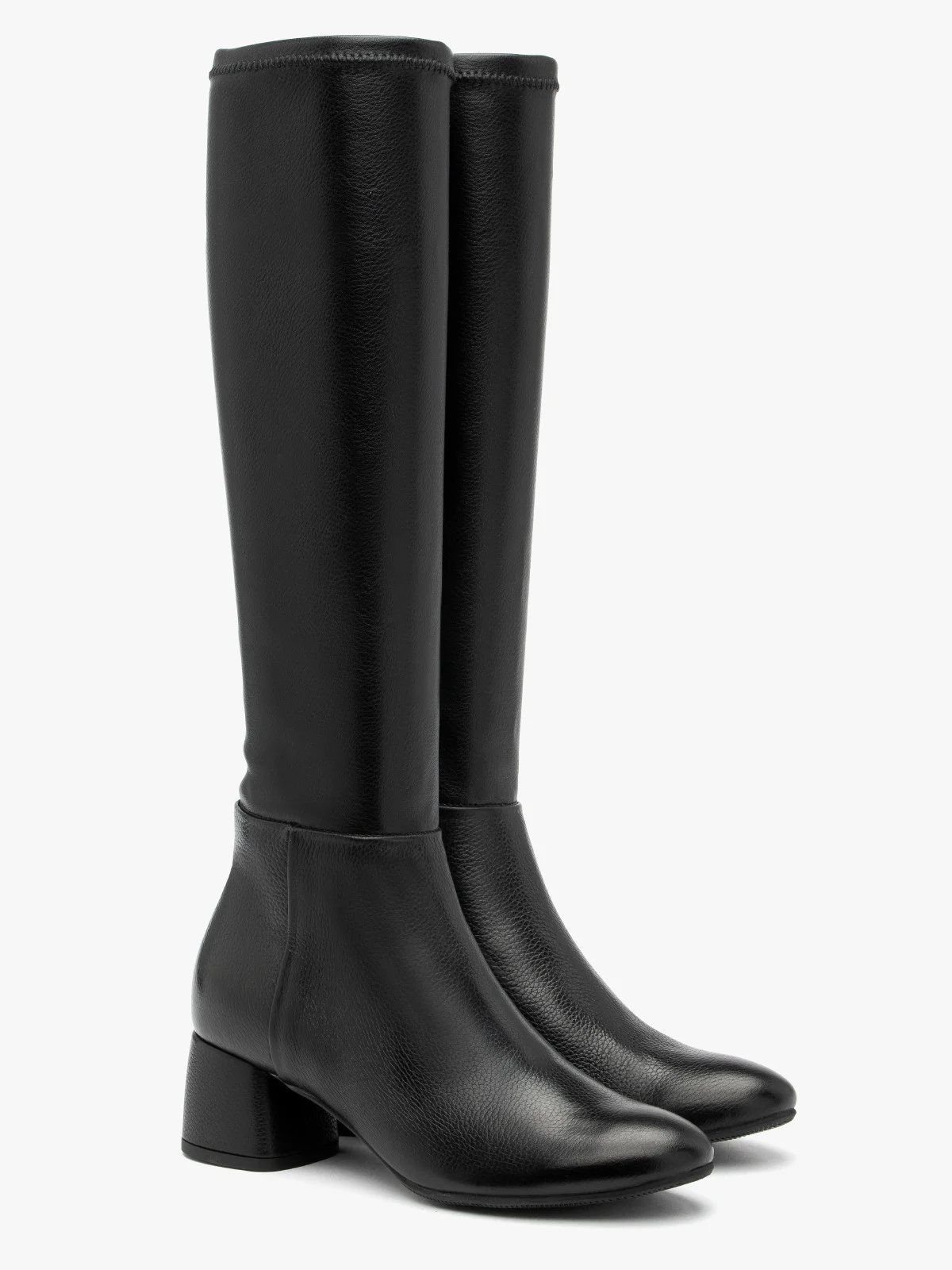 Czarne kozaki z elastyczną wąską cholewką na niskim obcasie