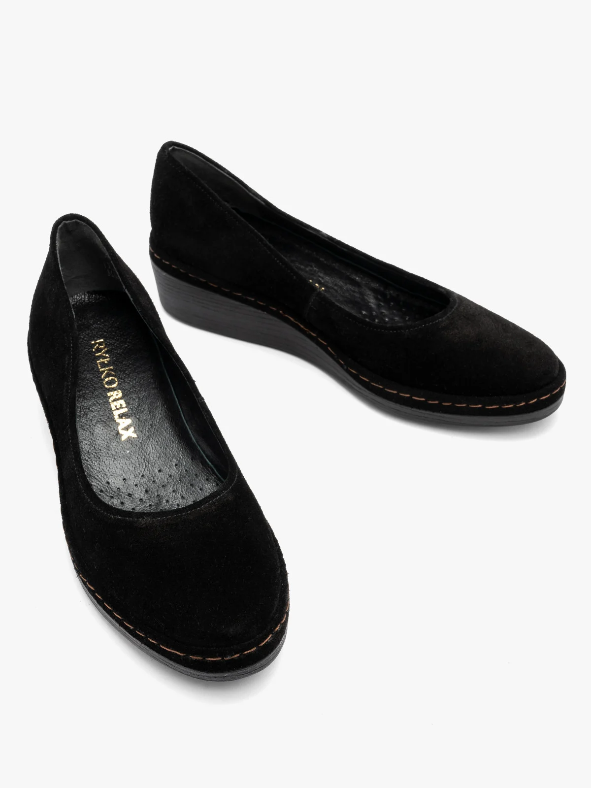 Czarne, welurowe czółenka na platformie