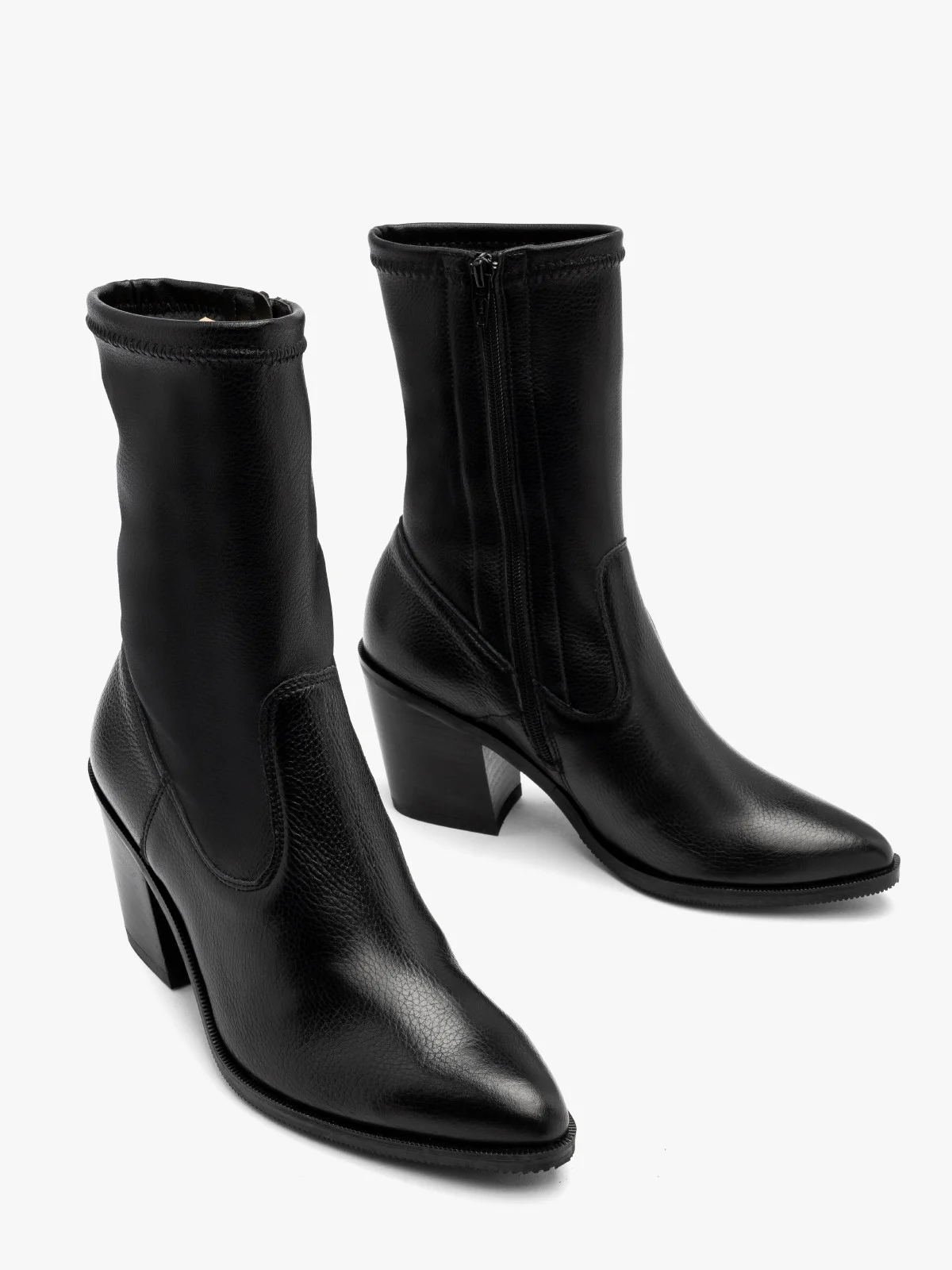 Czarne, elastyczne botki damskie na masywnym klocku