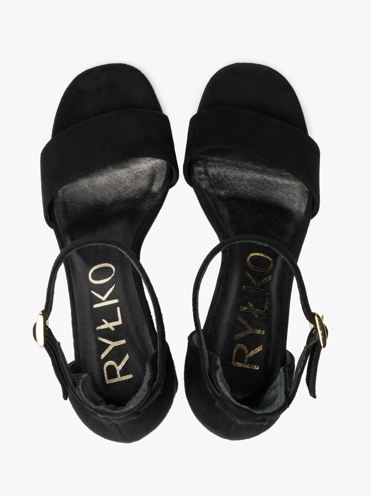 Czarne sandały w  na obcasie