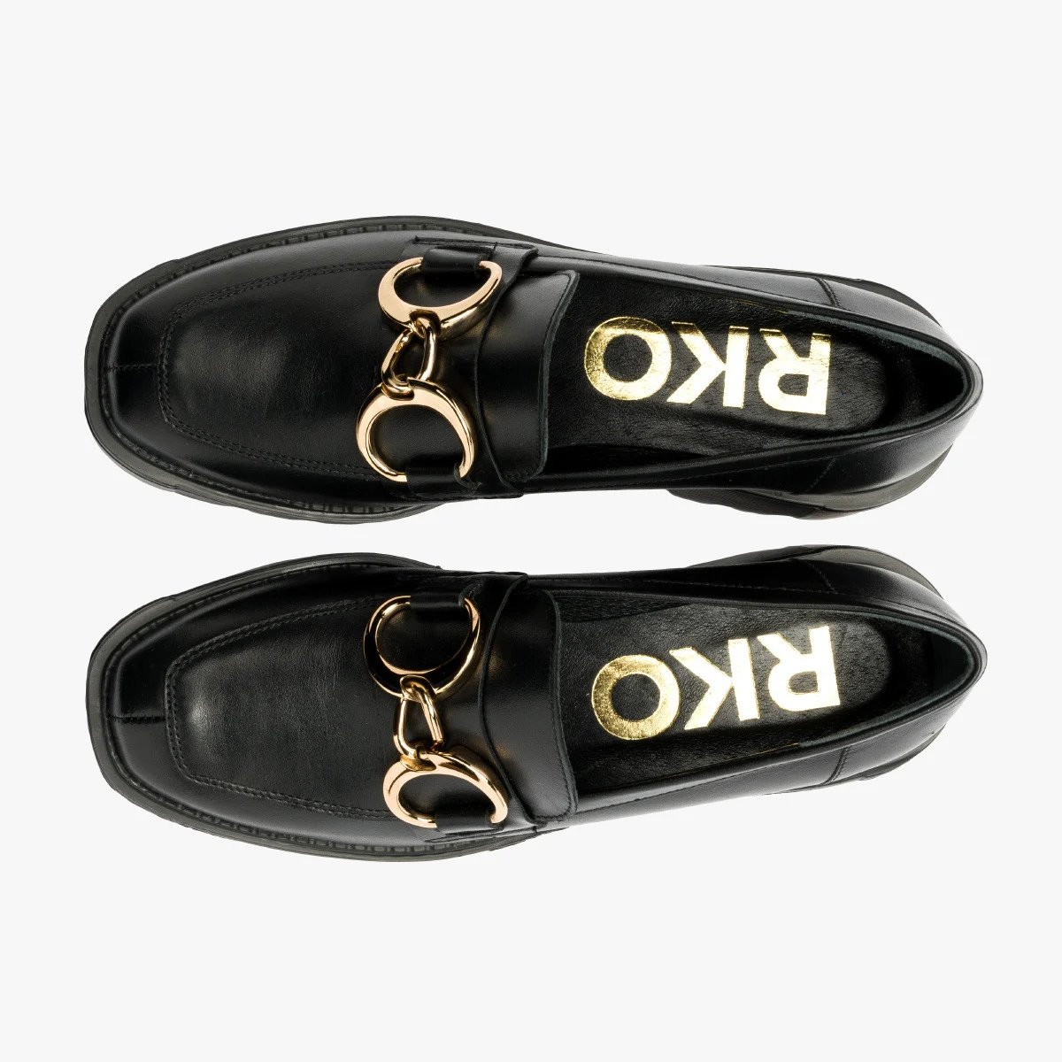 Czarne mokasyny ze złotą ozdobą