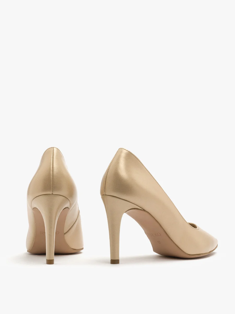 Czółenka w kolorze złotym na szpilce