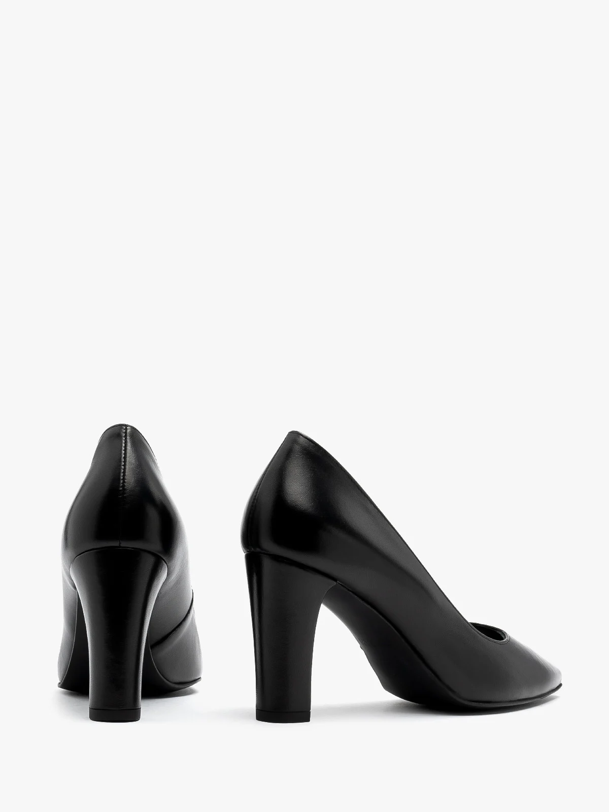 Czarne czółenka na grubej szpilce