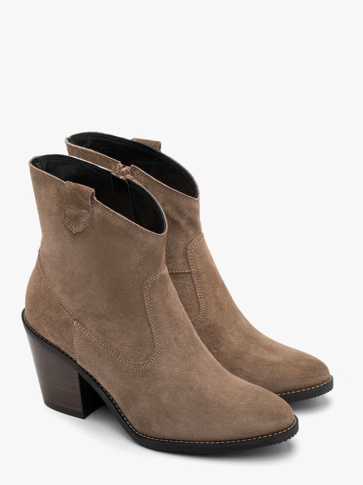 Welurowe botki typu kowbojki z ozdobną cholewką