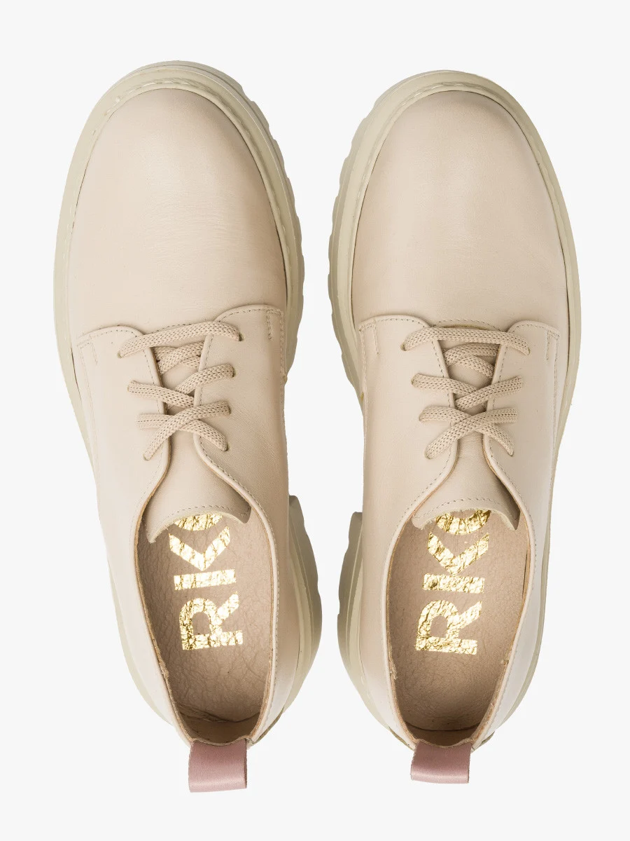 Beżowe półbuty na lekkim spodzie