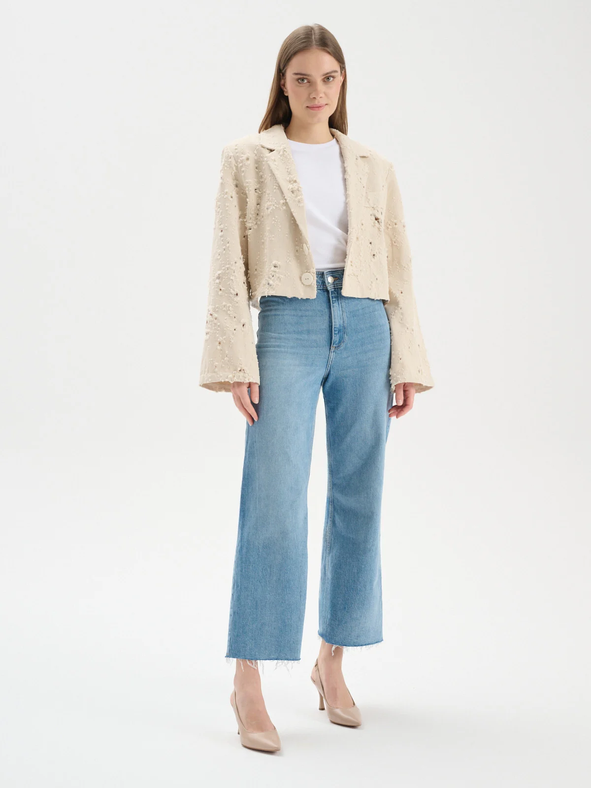 Beżowe czółenka z otwartą piętą