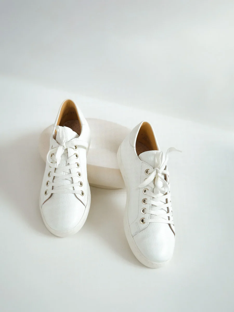 Białe półbuty sportowe