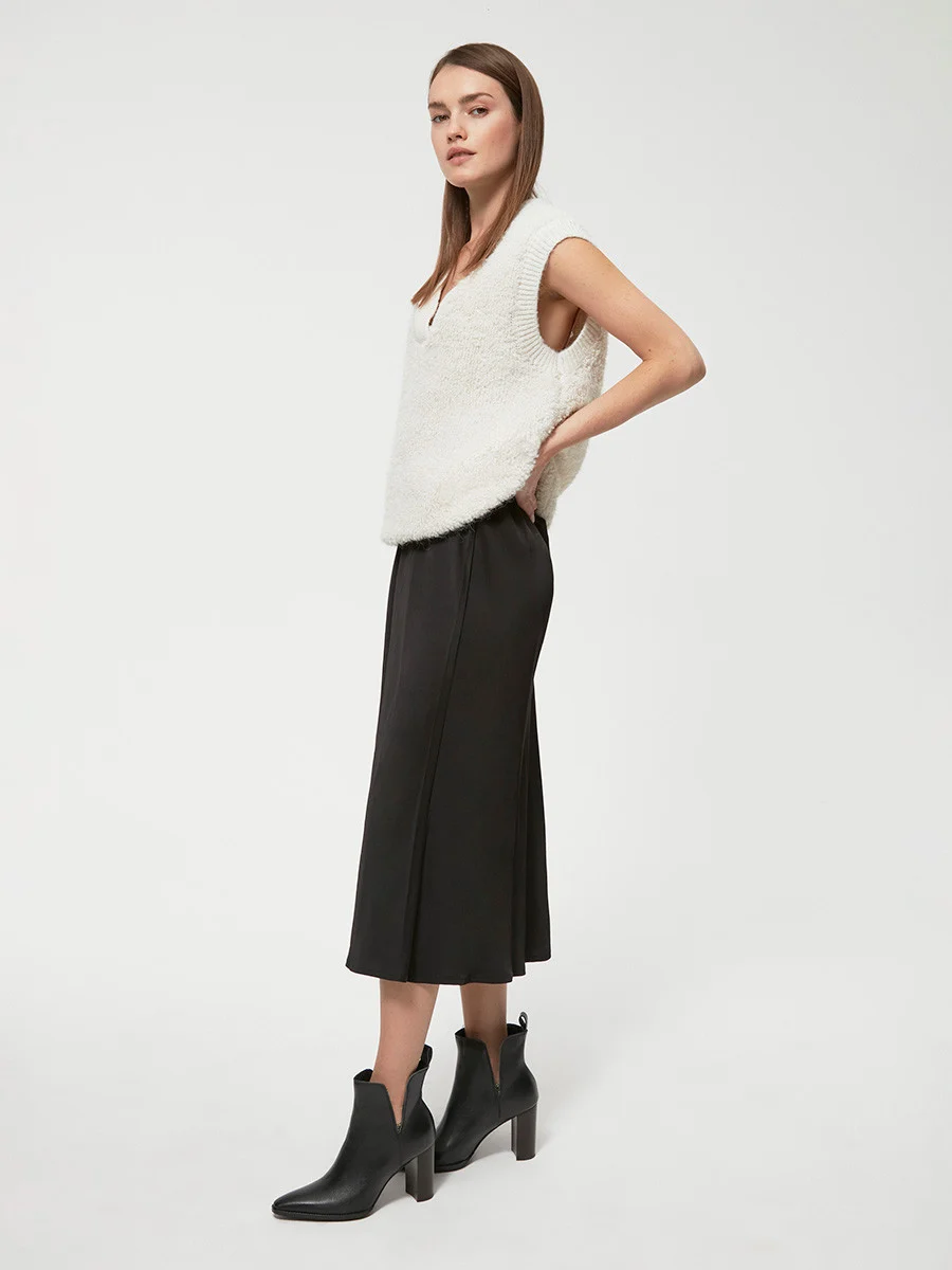 Czarne botki z ozdobną cholewką