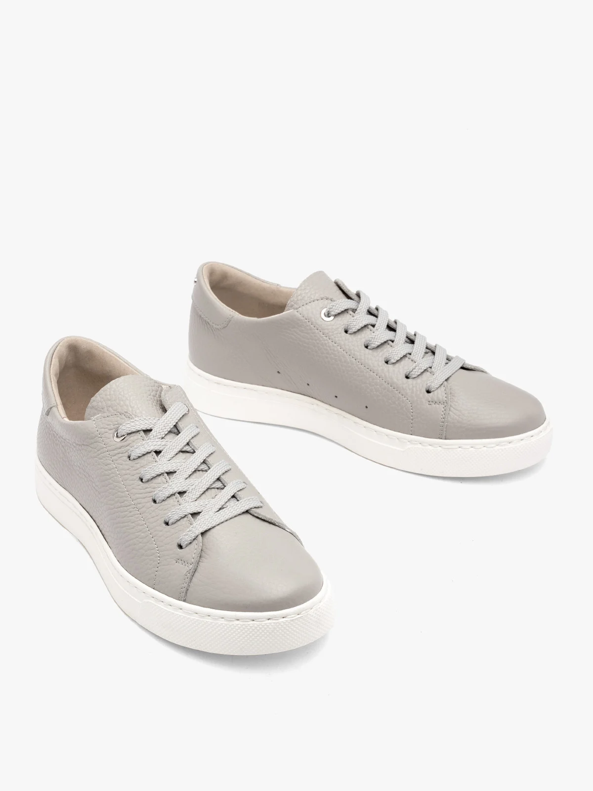 Szare sportowe półbuty na lekkim białym spodzie