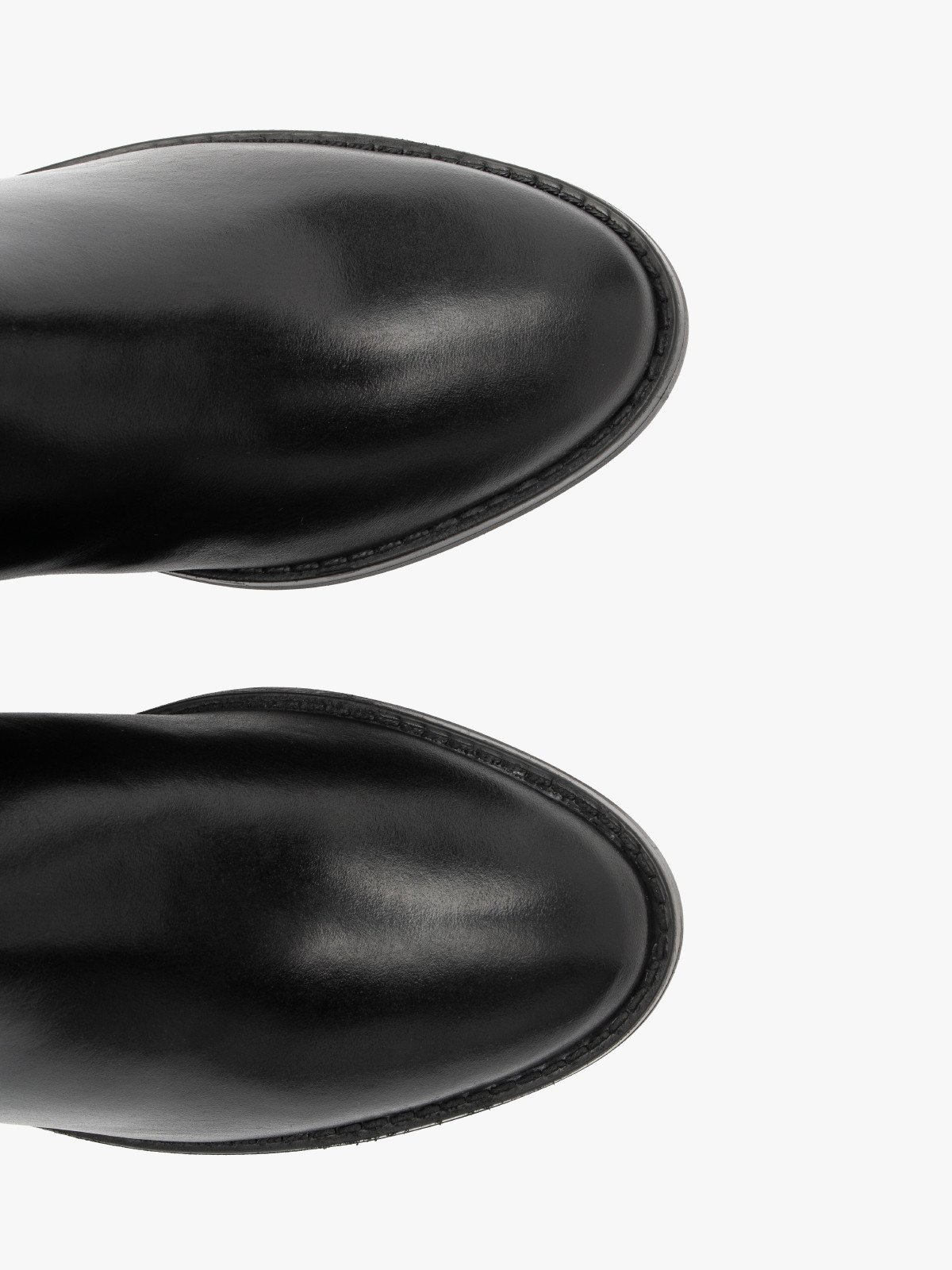 Czarne klasyczne kozaki z wąską cholewką